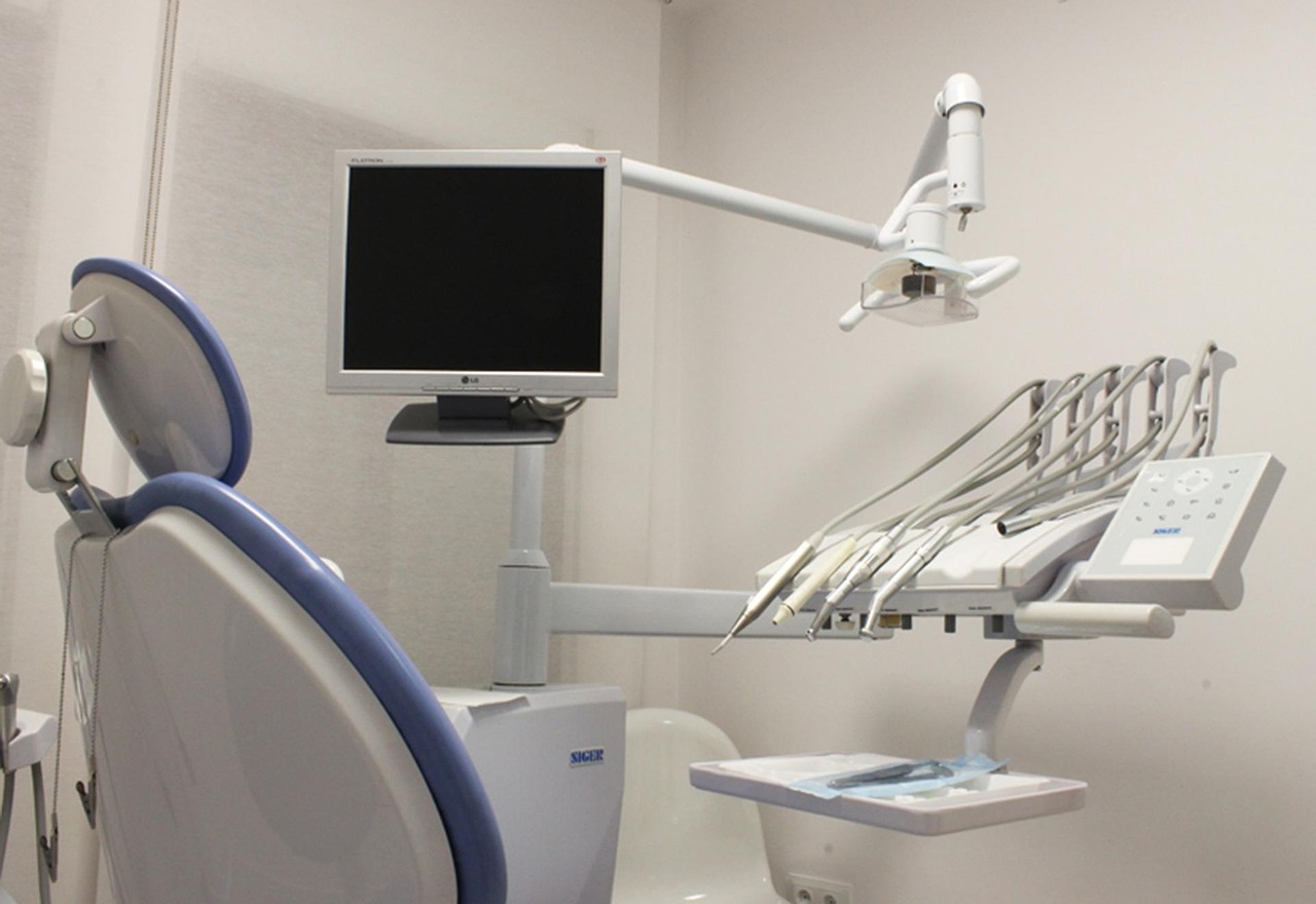 Implantologia stomatologiczna: co to jest, jak wygląda proces implantacji i gojenia oraz dla kogo ma zastosowanie